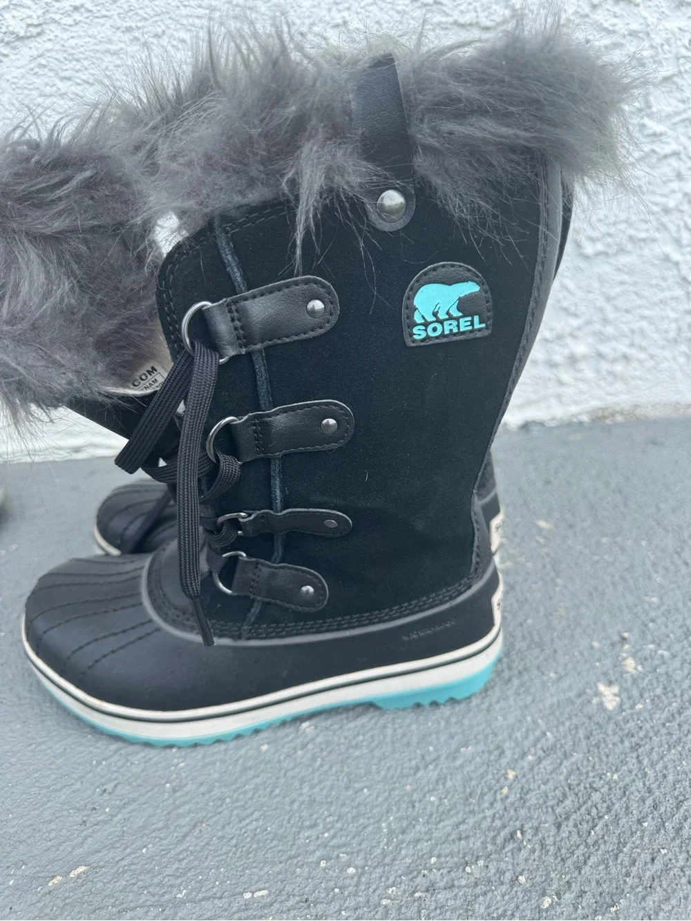 Sorel Black Winter Boot with Aqua Logo and Sole Accent